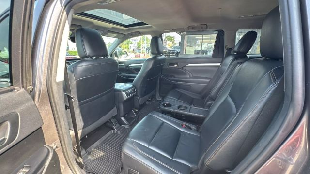 2019 Toyota Highlander - Image 9