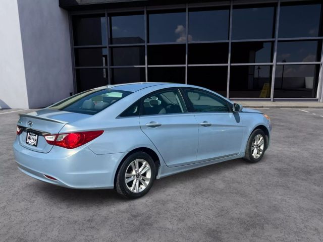 2013 Hyundai Sonata - Image 4