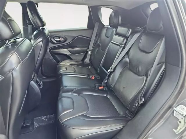 2019 Jeep Cherokee - Image 13