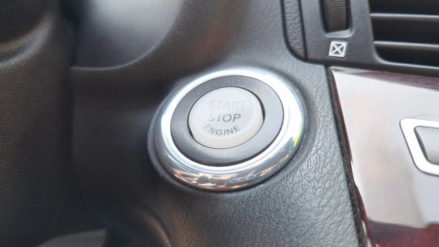2015 Infiniti Q70 - Image 14