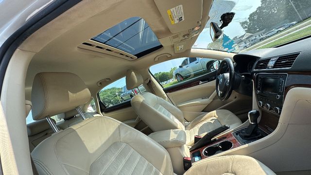 2013 Volkswagen Passat - Image 17