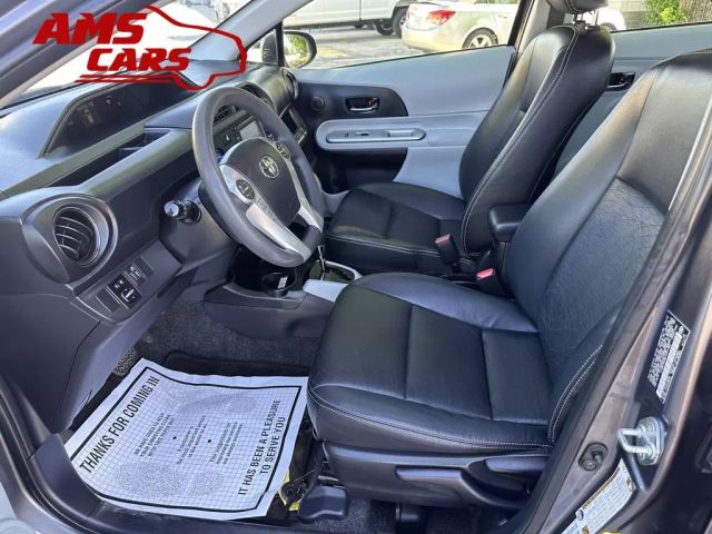 2012 Toyota Prius C - Image 10