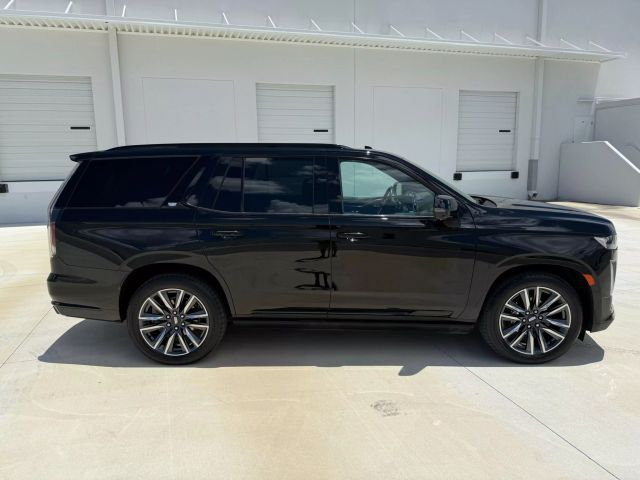 2022 Cadillac Escalade - Image 9