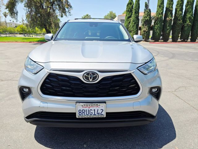 2020 Toyota Highlander - Image 2