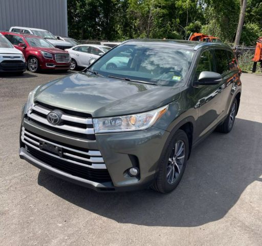 2017 Toyota Highlander Xle Sport Utility 4d - Image 3