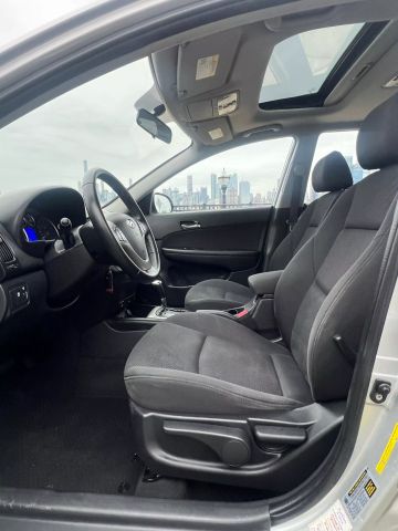 2010 Hyundai Elantra Touring Se Wagon 4d - Image 12