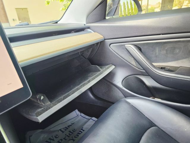 2019 Tesla Model 3 - Image 35
