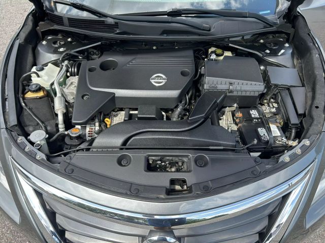 2015 Nissan Altima - Image 22