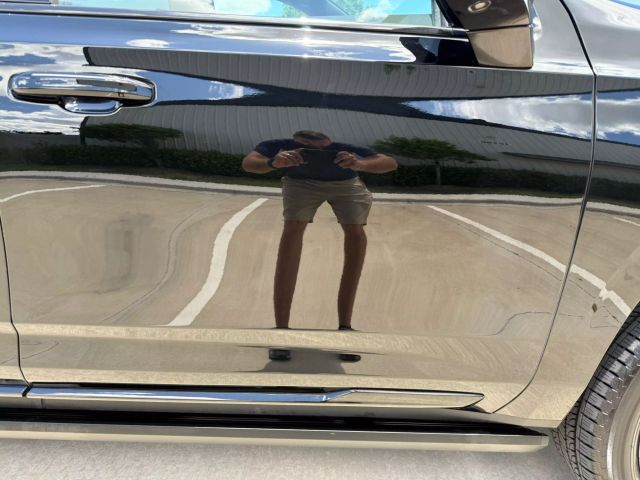 2022 Cadillac Escalade - Image 11