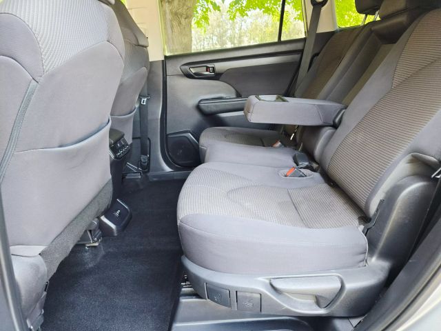 2020 Toyota Highlander - Image 37