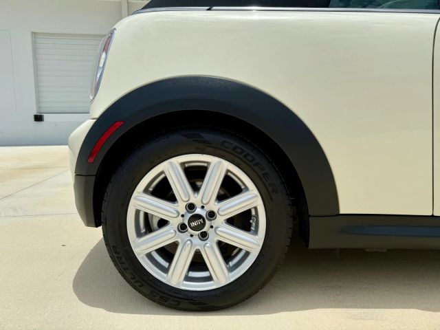 2015 Mini Convertible - Image 12