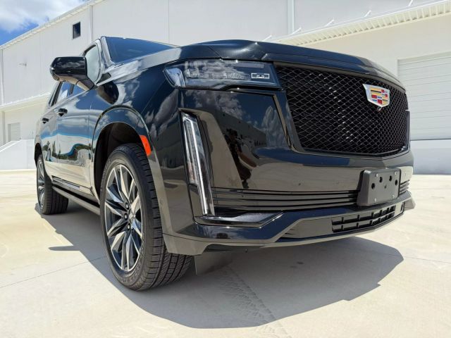 2022 Cadillac Escalade - Image 3