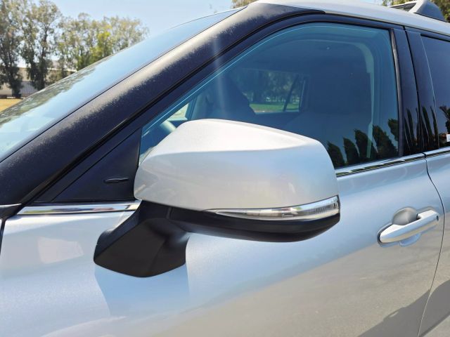 2020 Toyota Highlander - Image 9