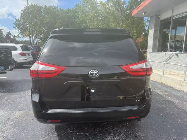 2015 Toyota Sienna - Image 6