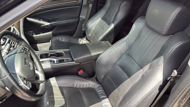 2018 Honda Accord - Image 32