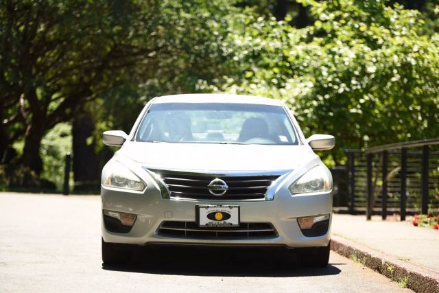 2013 Nissan Altima - Image 24