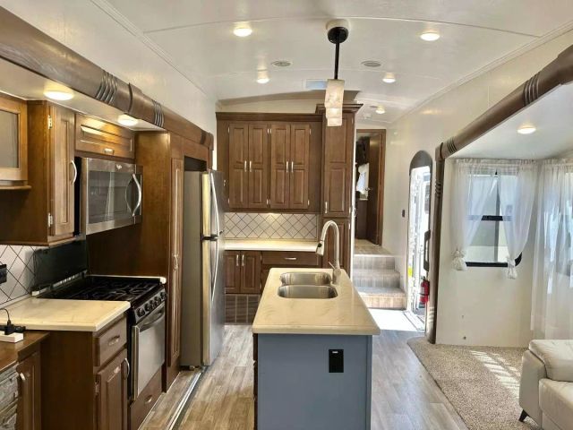 2017 Cedar Creek By Forest River Silverback Fifth Wheel - Image 8