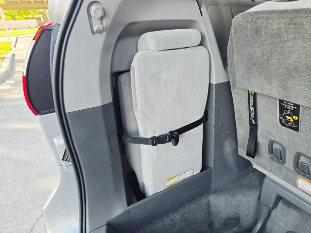2017 Toyota Sienna - Image 39