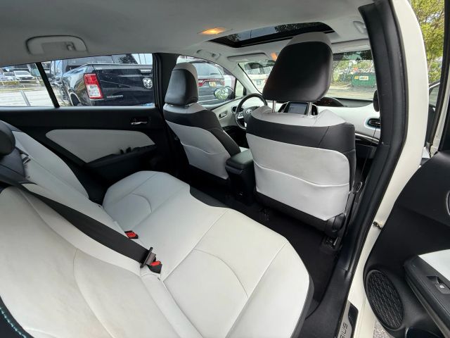 2018 Toyota Prius - Image 18