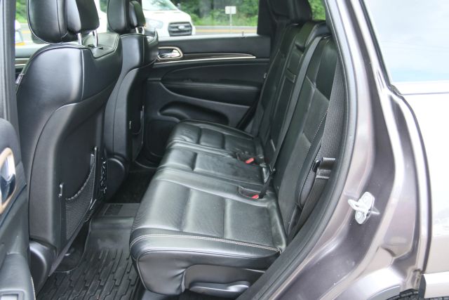2015 Jeep Grand Cherokee - Image 20
