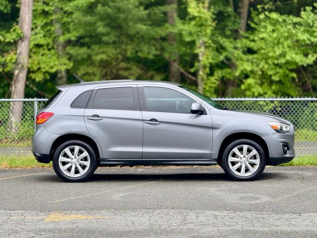 2015 Mitsubishi Outlander Sport Es Sport Utility 4d - Image 4
