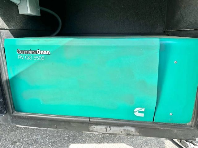 2017 Fleetwood Bounder - Image 22