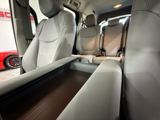 2021 Toyota Sienna - Image 100