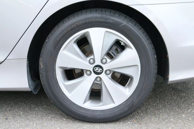 2011 Hyundai Sonata - Image 33