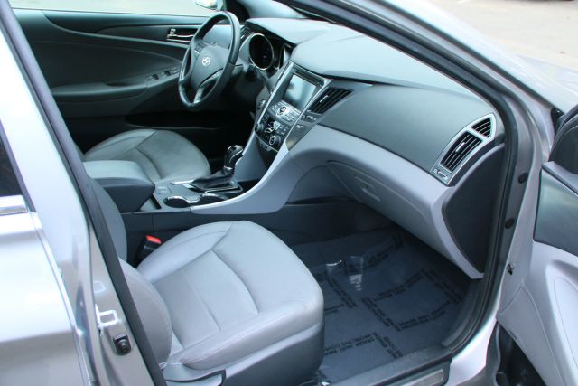 2011 Hyundai Sonata - Image 19