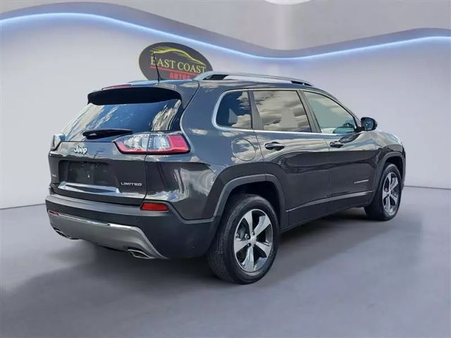 2019 Jeep Cherokee - Image 5