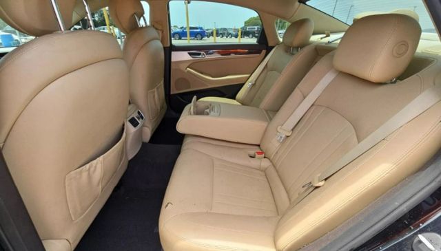 2017 Genesis G80 - Image 12