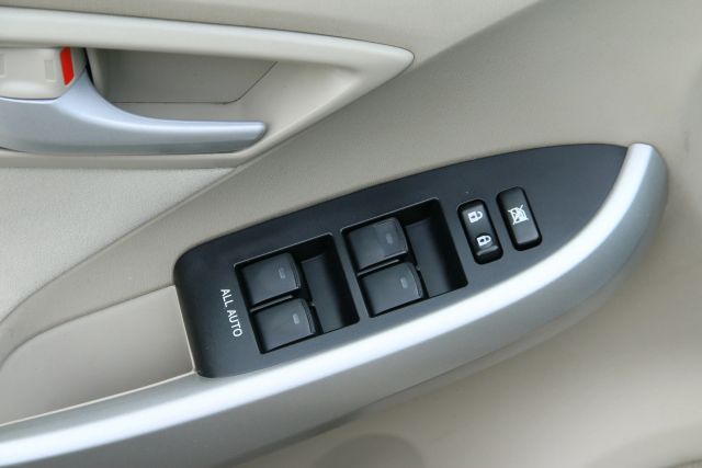 2010 Toyota Prius - Image 11