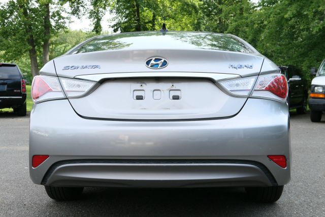 2011 Hyundai Sonata - Image 6