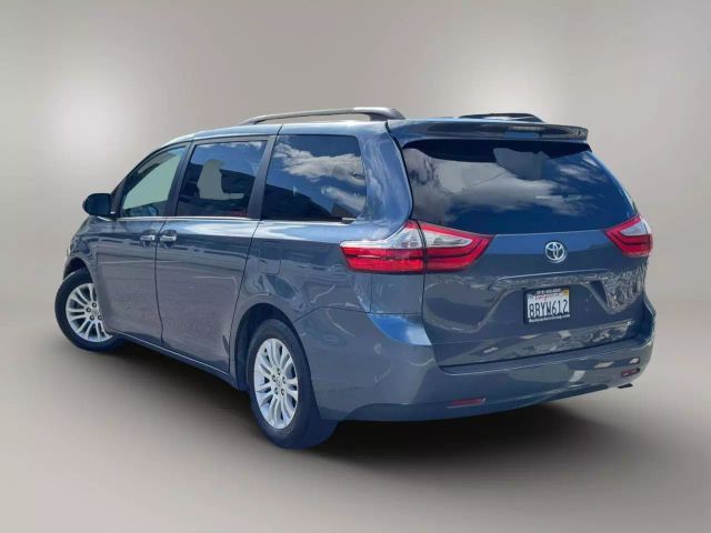 2016 Toyota Sienna - Image 5