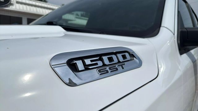 2025 Ram 1500 Crew Cab - Image 2