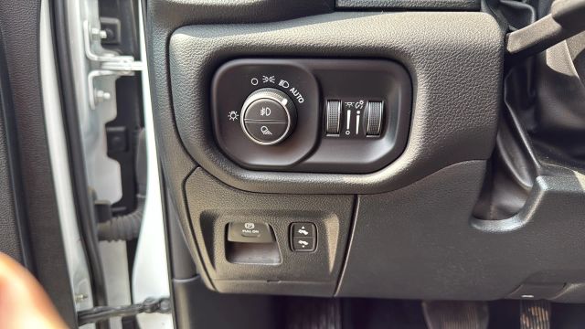 2025 Ram 1500 Crew Cab - Image 37