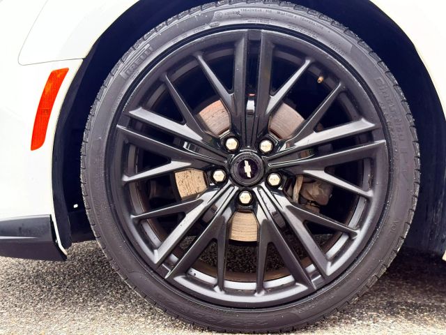 2019 Chevrolet Camaro - Image 29