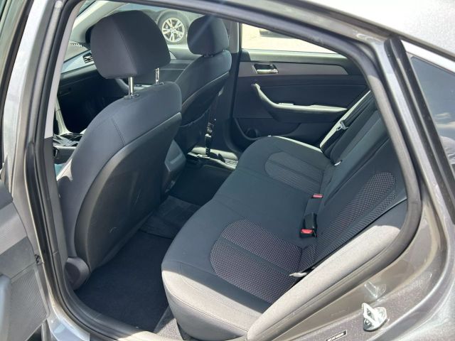 2018 Hyundai Sonata - Image 11