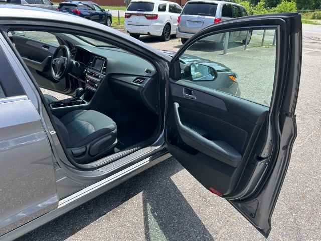 2018 Hyundai Sonata - Image 17