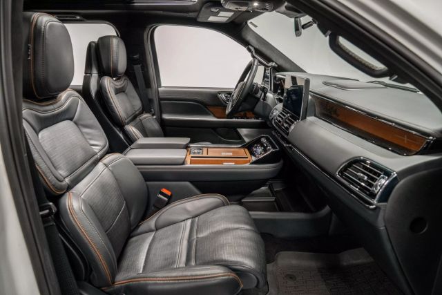 2024 Lincoln Navigator Black Label Sport Utility 4d - - Image 37
