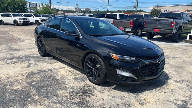 2022 Chevrolet Malibu - Image 4