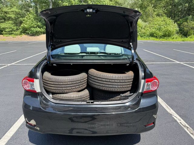 2013 Toyota Corolla L Sedan 4d - Image 20