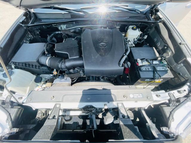 2018 Toyota Tacoma Double Cab - Image 12