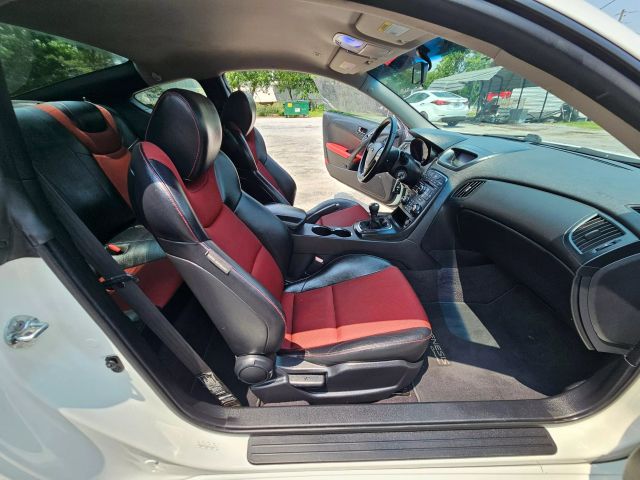 2011 Hyundai Genesis Coupe - Image 15