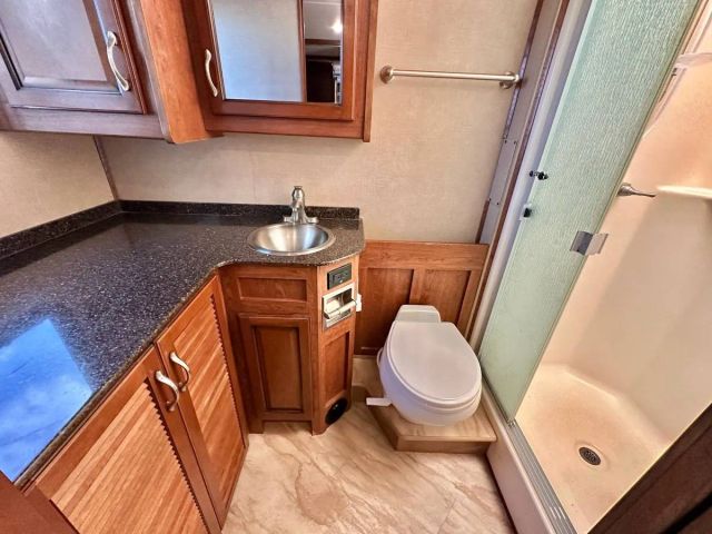 2017 Fleetwood Bounder - Image 20