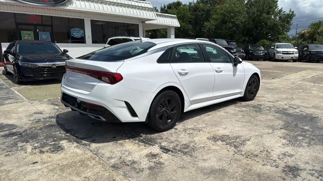 2022 Kia K5 - Image 16