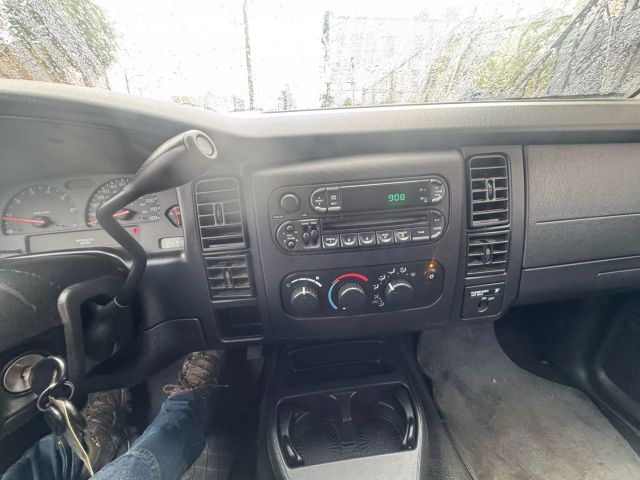 2003 DODGE DAKOTA CLUB CAB PICKUP V6, 3.9 LITER SXT PICKUP 2D 6 1/2 FT