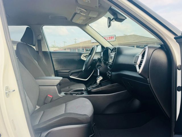 2022 Kia Soul - Image 21