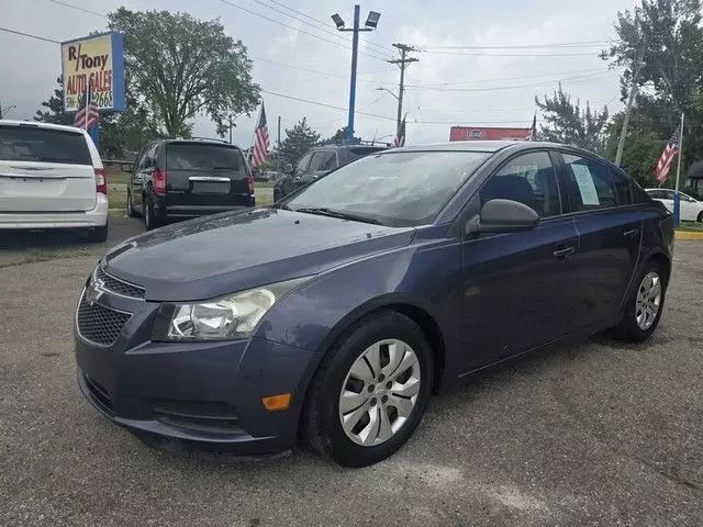 2013 Chevrolet Cruze - Image 3