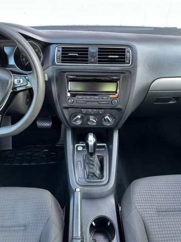 2015 Volkswagen Jetta - Image 23